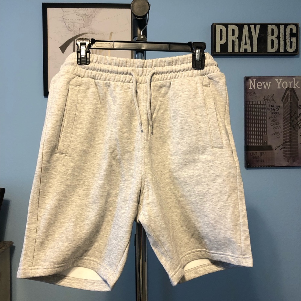 H&M size M sweatshorts light grey